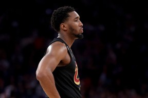 包含葡萄牙体育训练开放日，加时末段队长鼓劲引欢呼，NBA季后赛在即，轮换策略成焦点的词条-亚博娱乐网站