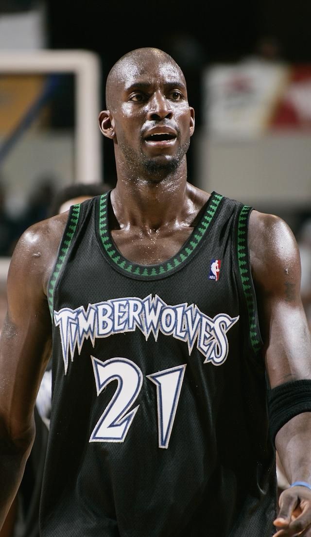 明尼苏达森林狼训练开放日，窗口期内部沟通引欢呼，全明星赛在即，年轻球员得到机会的简单介绍