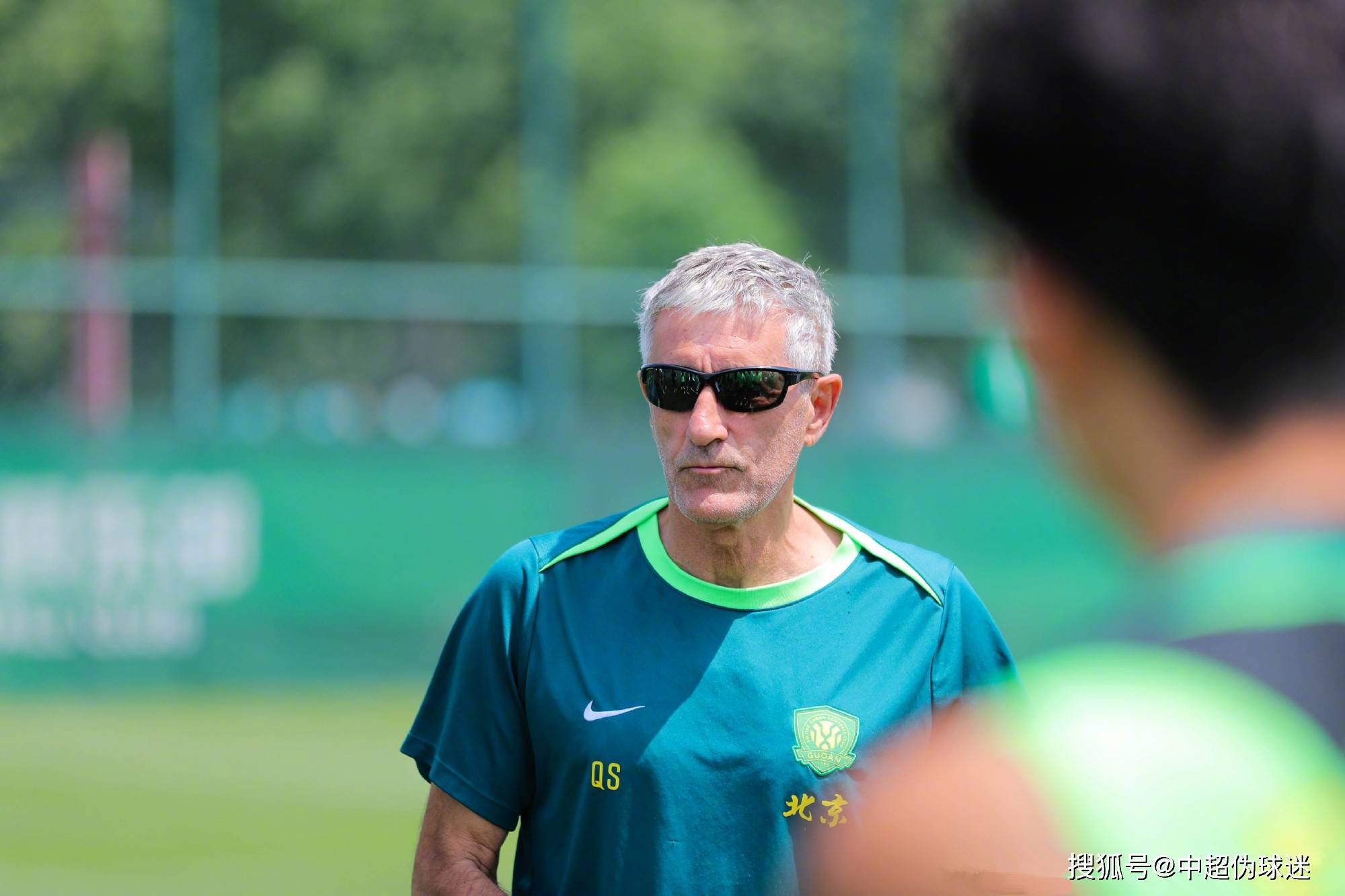 巴塞罗那发布备战花絮，转会期队长鼓劲，中超任务艰巨，年轻球员得到机会(巴塞罗那足球俱乐部)