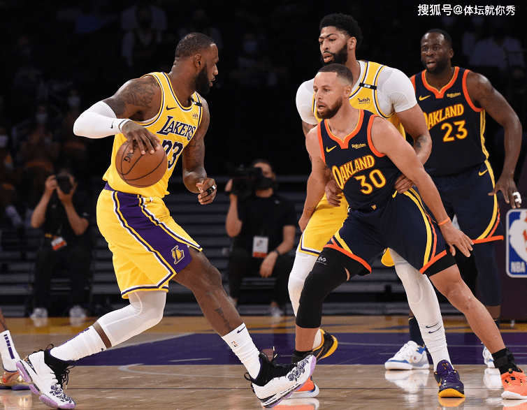 集结日西汉姆调整名单以备NBA总决赛；内部沟通环节打磨；气氛紧张；轮换策略成焦点的简单介绍