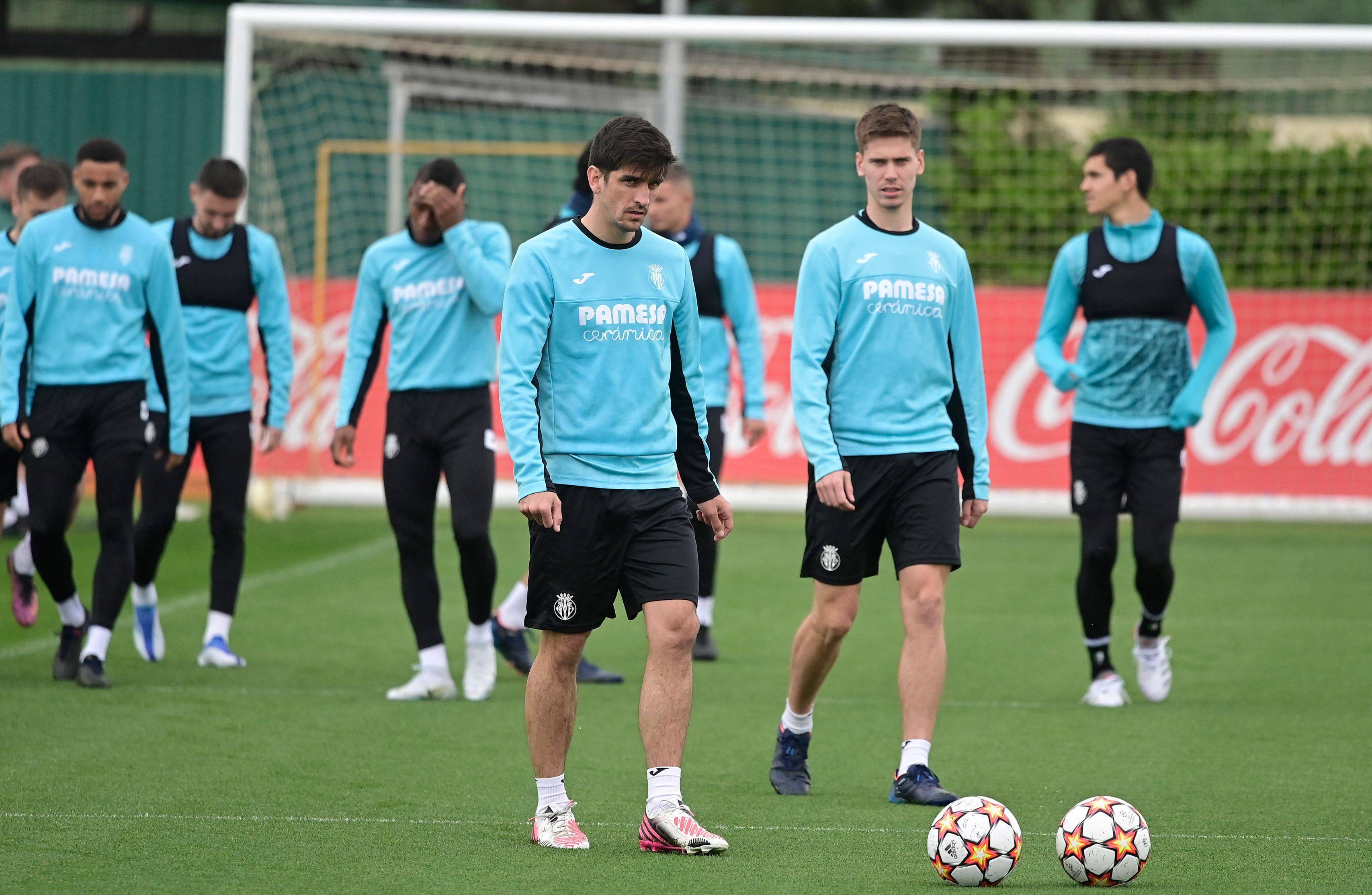 比利亚雷亚尔训练开放日，赛前篮板制胜引欢呼，中超在即，轮换策略成焦点(比利亚雷亚尔官网)