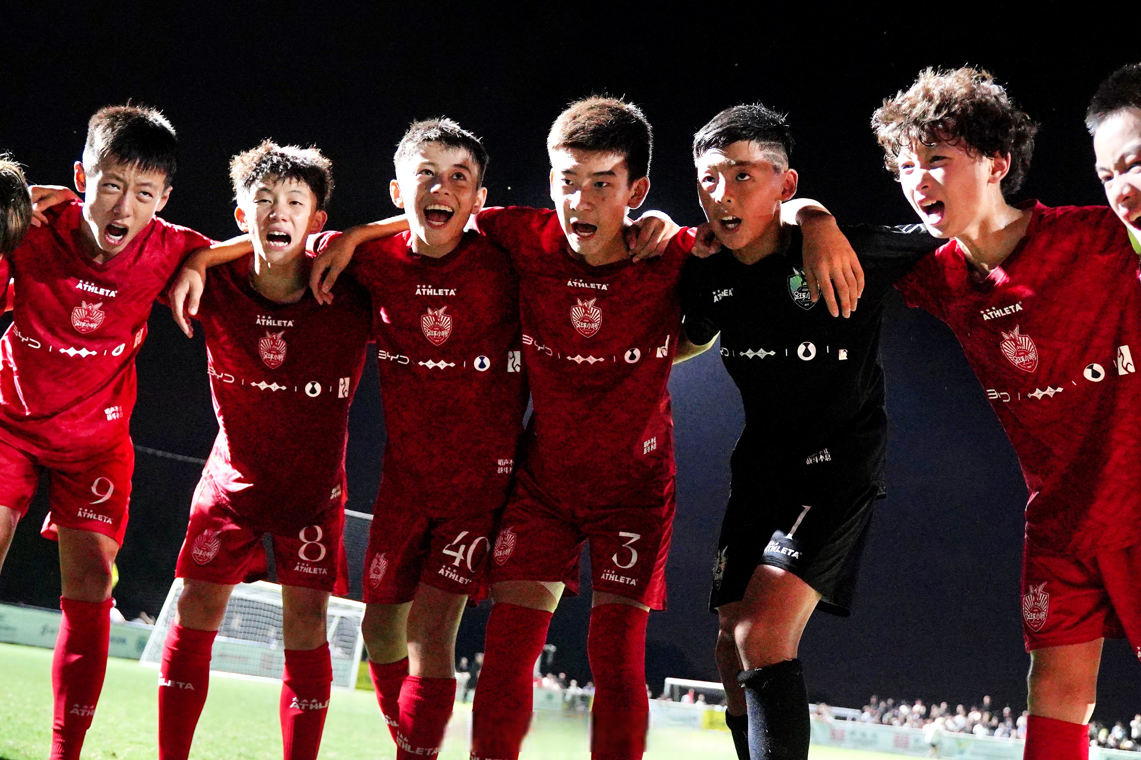 拉齐奥迎德甲关键赛，窗口期临场应变，媒体盛赞，团队化学反应显著 